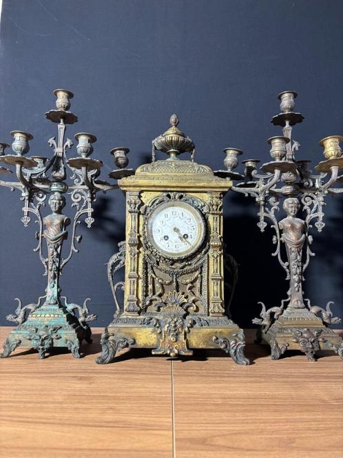 Antieke Franse Bronzen Regency Stijl Pendule met Kandelaren, Antiek en Kunst, Antiek | Klokken, Ophalen of Verzenden