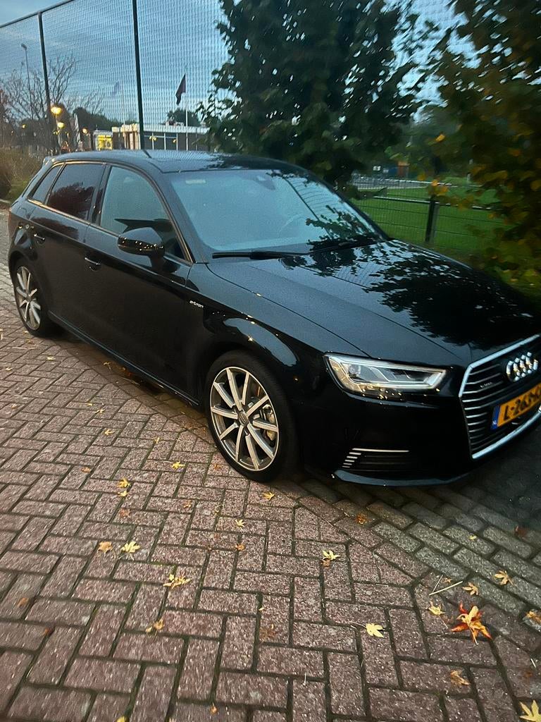 Audi A3 1.4 Tfsi 204pk E-tron S Tronic 2017 b&o matrix Zwart, Auto's, Audi, 4 cilinders, Leder en Stof, Zwart, Plug-in hybride