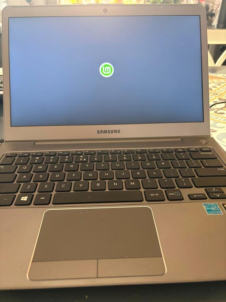 Samsung Laptop - Linux Mint 2012, Computers en Software, Windows Laptops, Gebruikt, 13 inch, HDD, Minder dan 2 Ghz, 4 GB, Qwerty
