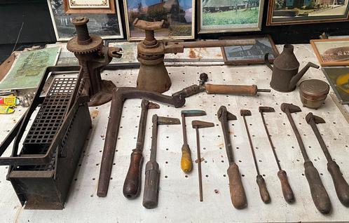 Lot 16 antiek loodgieter gereedschap | brikettenpers| krik, Antiek en Kunst, Antiek | Gereedschap en Instrumenten, Ophalen