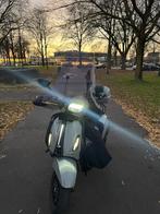 Vespa sprint 2021, Fietsen en Brommers, Scooters | Vespa, Ophalen of Verzenden, Zo goed als nieuw, Benzine, Vespa S