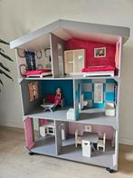 Groot houten poppenhuis of barbiehuis (132x101x43), Kinderen en Baby's, Speelgoed | Poppenhuizen, Ophalen, Gebruikt