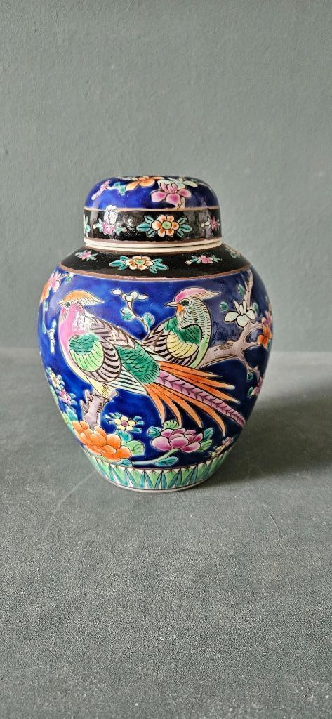 een porseleinen gemberpot in traditionele Japanse, Antiek en Kunst, Antiek | Porselein, Verzenden