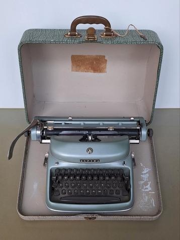 vintage Alpina typemachine groen-blauw in koffer beschikbaar voor biedingen