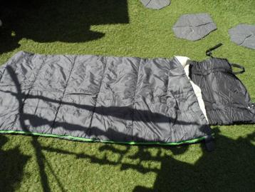 slaapzak met matras beschikbaar voor biedingen