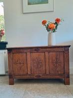 Antieke  eikenhouten dekenkist (kast), Ophalen