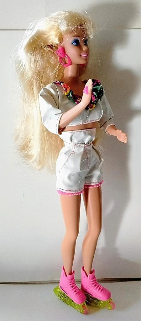 Vintage Rollerblade barbie pop van Mattel uit de jaren 90., Verzamelen, Poppen, Gebruikt, Fashion Doll, Ophalen of Verzenden