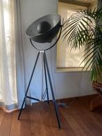 Prachtige stevige driepoot lamp, Huis en Inrichting, Lampen | Vloerlampen, Ophalen of Verzenden, Zo goed als nieuw, Minder dan 100 cm
