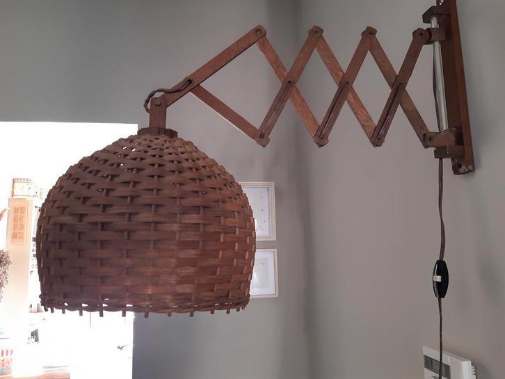 VIJFTIGER JAREN VINTAGE  SCHAARLAMP TEAK MET ROTAN KAP, Huis en Inrichting, Lampen | Wandlampen, Zo goed als nieuw, Ophalen of Verzenden