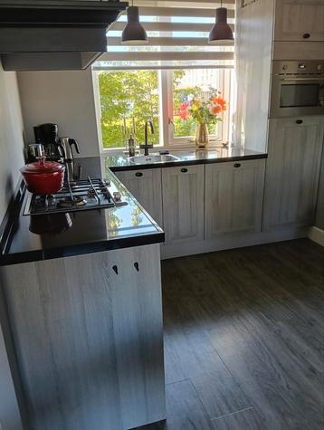 Keuken met Smeg apparatuur  beschikbaar voor biedingen