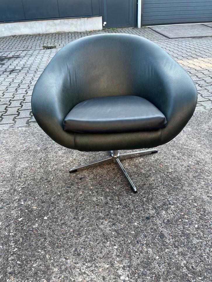 Vintage Leren Fauteuil met Draaibare Voet groen zwart €65, Huis en Inrichting, Fauteuils, Gebruikt, Leer, 75 tot 100 cm, Minder dan 75 cm