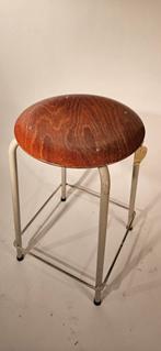 Ahrend schoolkruk - Vintage industrieel design, Huis en Inrichting, Krukjes, Gebruikt, Singel 130, Amsterdam, Ophalen of Verzenden