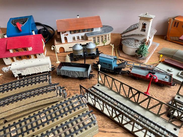 Mooie partij jaren 50 marklin jouef faller, Hobby en Vrije tijd, Modeltreinen | H0, Zo goed als nieuw, Brug, Tunnel of Gebouw