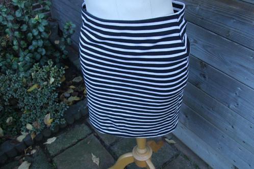 Rok zwart/ creme Marccain mt N3 (M-38) Vaste prijs, Kleding | Dames, Rokken, Zo goed als nieuw, Maat 38/40 (M), Zwart, Ophalen of Verzenden