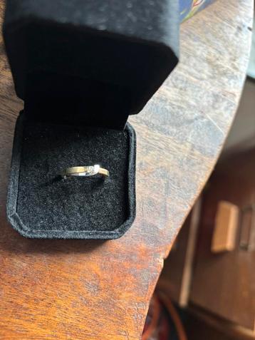 Goud ringetje nieuw met briljantjes 150€ beschikbaar voor biedingen