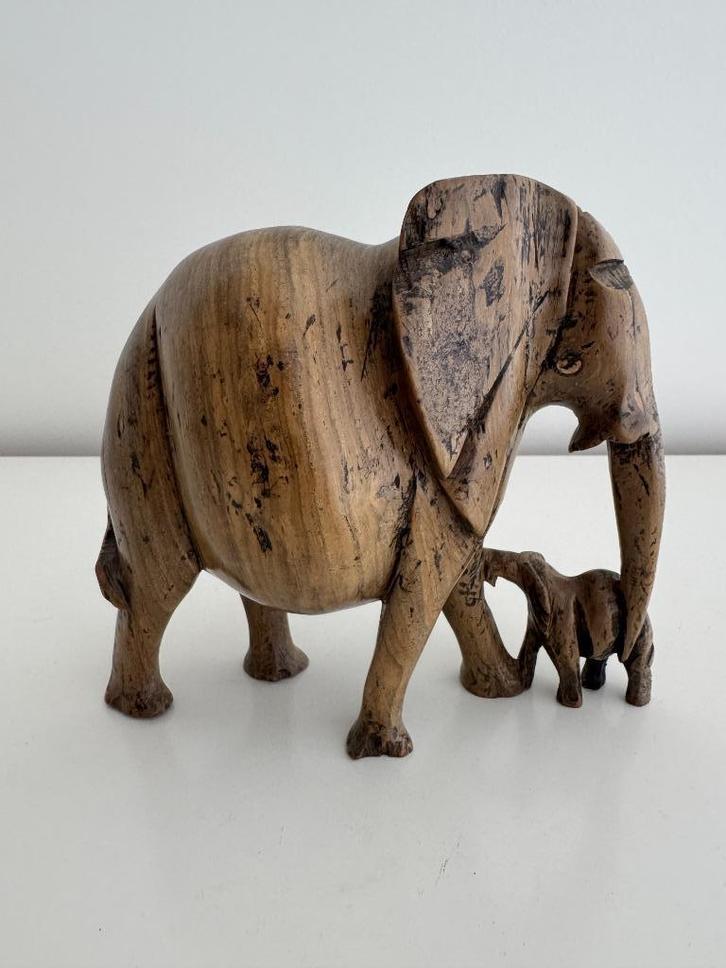 Fraai en elegant, decoratief houtsnijwerk olifant met jong, Antiek en Kunst, Kunst | Beelden en Houtsnijwerken, Ophalen