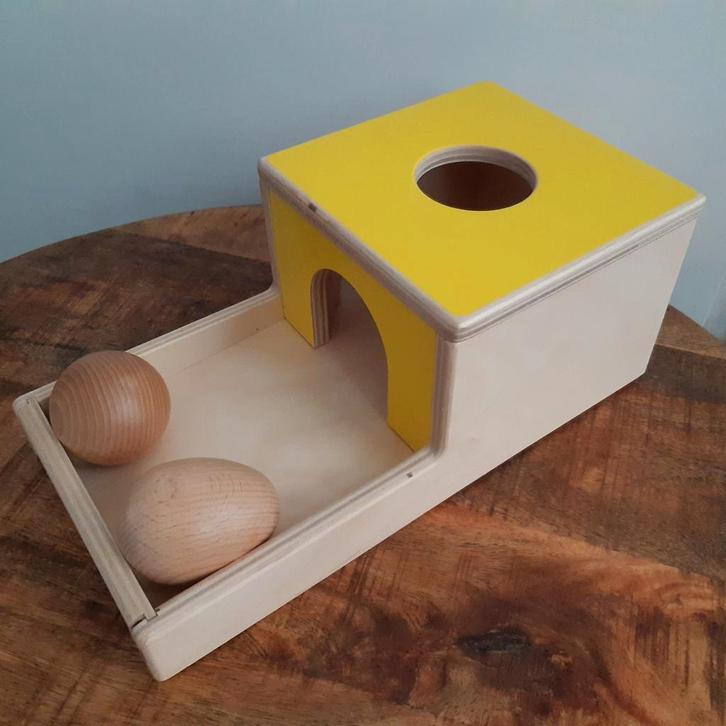 Lovevery Ball Drop Box / Permanence Box | Montessori, Kinderen en Baby's, Speelgoed | Houten speelgoed, Ophalen of Verzenden