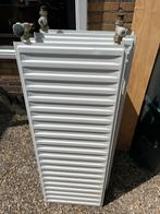 Twee radiatoren, Doe-het-zelf en Verbouw, Verwarming en Radiatoren, Ophalen, 30 tot 80 cm, Radiator, Zo goed als nieuw