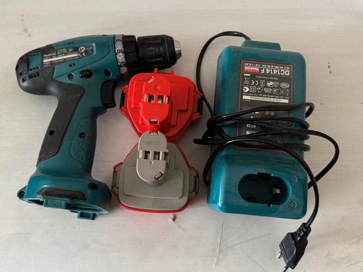 Makita Schroefmachine met 2 Accu's, Doe-het-zelf en Verbouw, Gereedschap | Boormachines, Gebruikt, Boor- en Schroefmachine, Variabele snelheid