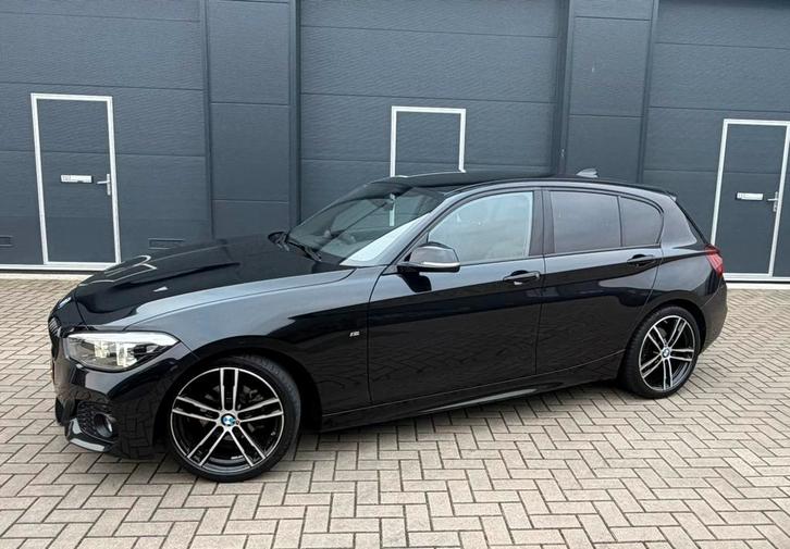 BMW 1-Serie 118i 136pk Aut 2018 Zwart, Auto's, BMW, Particulier, 1-Serie, Airbags, Airconditioning, Autonomous Driving, Bluetooth
