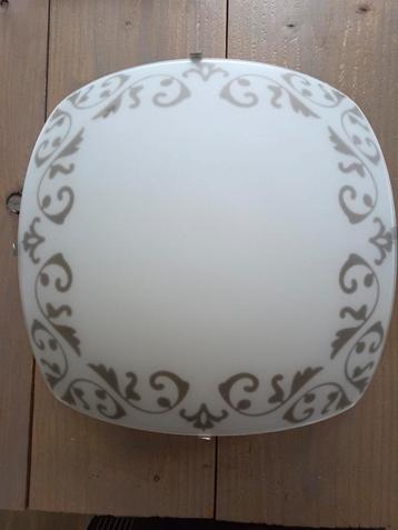 plafondlamp beschikbaar voor biedingen