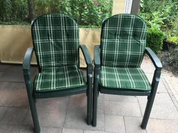 twee kunststof tuinstoelen Hartman, met kussen beschikbaar voor biedingen