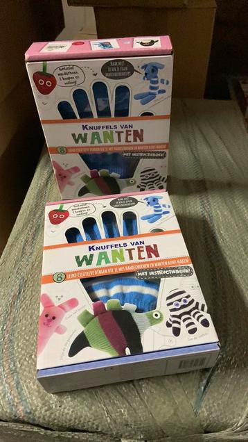 Partij maak je eigen knuffel van wanten beschikbaar voor biedingen