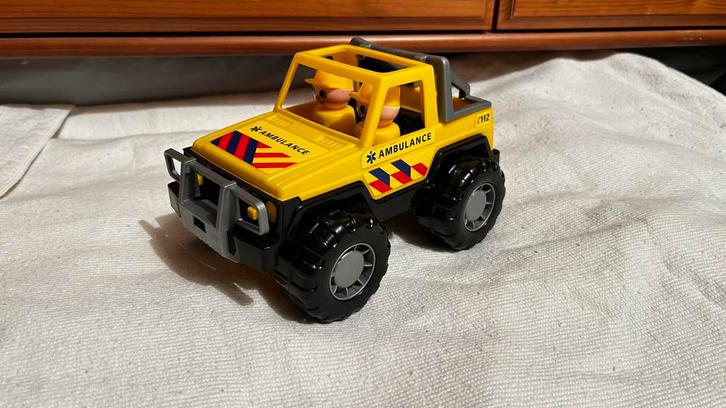 Ambulance jeep / terreinwagen met 2 poppetjes, Kinderen en Baby's, Speelgoed | Speelgoedvoertuigen, Zo goed als nieuw, Ophalen of Verzenden