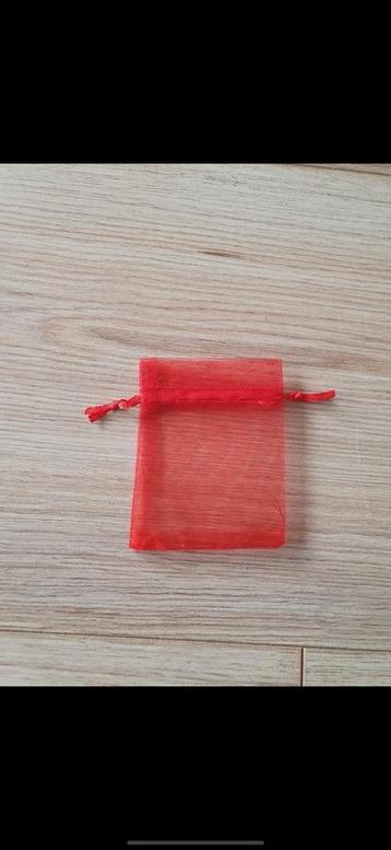 Cadeau/sieraden zakjes beschikbaar voor biedingen