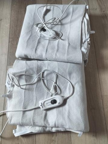 Twee electrische onderdekens met drie standen beschikbaar voor biedingen