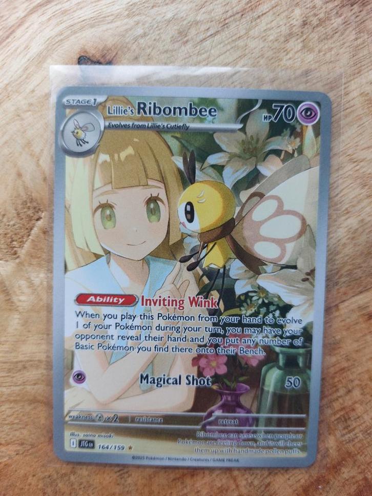 Journey Together 164/159 Lillie's Ribombee, Hobby en Vrije tijd, Verzamelkaartspellen | Pokémon, Zo goed als nieuw, Losse kaart