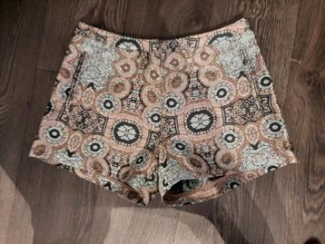 Leuke korte broek maat 36 af te halen voor € 7,50 beschikbaar voor biedingen
