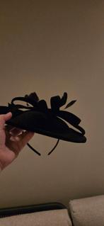 fluwelen dames hoed / schotel, Kleding | Dames, Hoeden en Petten, Ophalen of Verzenden, Zo goed als nieuw, One size fits all, Hoed