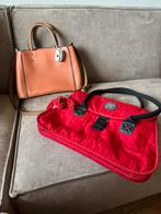 2 nieuwe hand/schouder tassen, waarvan één rode Kipling., Sieraden, Tassen en Uiterlijk, Tassen | Damestassen, Ophalen, Nieuw