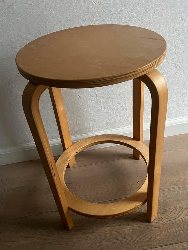 kruk Frosta ikea, jaren 80's vintage alvar aalto stijl, Huis en Inrichting, Krukjes, Gebruikt, Hout, Ophalen of Verzenden