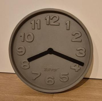 Concrete Time wandklok/klok by Zuiver. I.g.st. beschikbaar voor biedingen