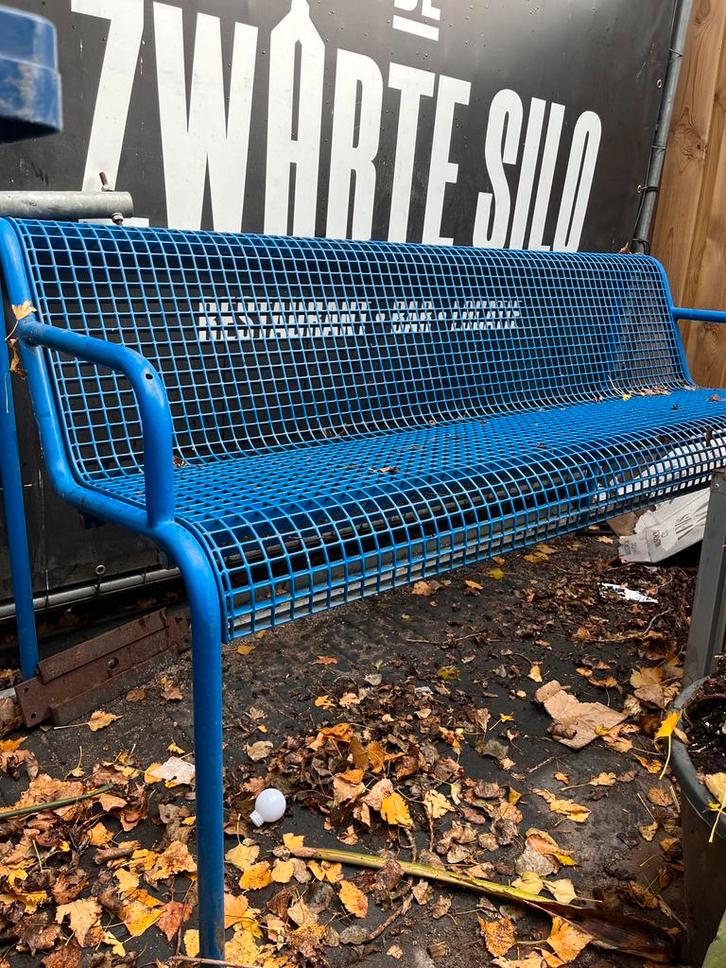 Stevige blauwe metalen tuinbank | Industrieel | Retro Design, Tuin en Terras, Tuinbanken, Gebruikt, Metaal, Ophalen