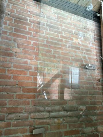 glazen deur beschikbaar voor biedingen