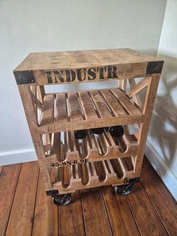 Industriële (wijn)kast / trolley beschikbaar voor biedingen