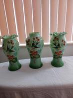 kaststel 3 groene vazen geschilderd glas met schulprand, Antiek en Kunst, Verzenden