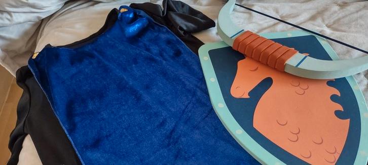 Ridder outfit met boog en schild, Kinderen en Baby's, Carnavalskleding en Verkleedspullen, Zo goed als nieuw, Jongen of Meisje