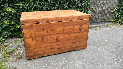Karaktervolle dekenkist – met een goed verhaal, Huis en Inrichting, Woonaccessoires | Kisten, Zo goed als nieuw, Minder dan 50 cm