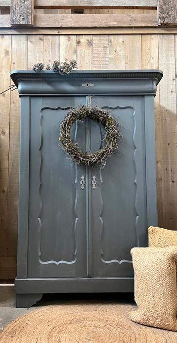 Grijze Biedermeier meidenkast - met liefde gerestaureerd beschikbaar voor biedingen