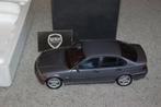 BMW 3 SERIE E46 SEDAN grey UT models dealer editie 1:18 WRH, Hobby en Vrije tijd, Modelauto's | 1:18, Verzenden, Zo goed als nieuw