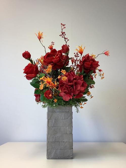 Groot wijd rood boeket in stenen pot 70 hoog, Huis en Inrichting, Woonaccessoires | Kunstplanten en Kunstbloemen, Zo goed als nieuw