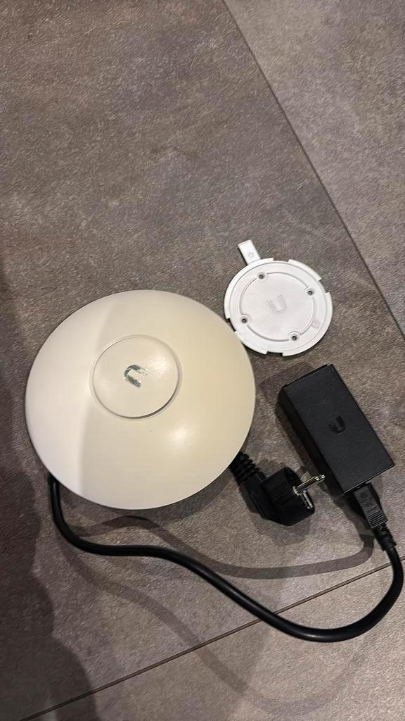 Ubiquiti Unifi AP AC LR (long range), Computers en Software, Accesspoints, Zo goed als nieuw, Ophalen of Verzenden