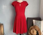 Karen Millen rode dames geplooide jurk 38-M modern design, Kleding | Dames, Maat 38/40 (M), Karen Millen, Nieuw, Ophalen of Verzenden