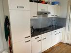 Gratis gebruikte solide keuken, Huis en Inrichting, Keuken | Complete keukens, Ophalen, Gebruikt, Enkelwandige keuken, Hout