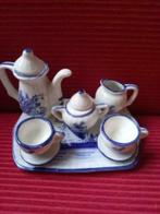 Kinder-/poppenservies met koffiekan,, Ophalen of Verzenden, Gebruikt, Porselein, Kop en/of schotel