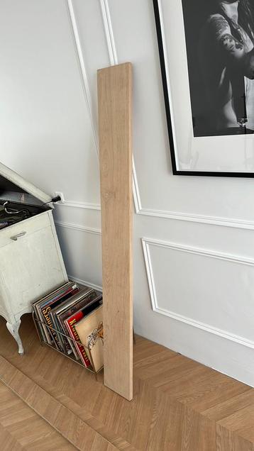 Mooie eiken wandplank beschikbaar voor biedingen